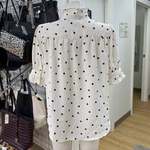 Load image into Gallery viewer, Ann Taylor polka dot top S
