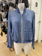 Load image into Gallery viewer, Bella Dahl chambray jacket L
