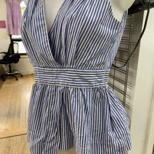 Load image into Gallery viewer, Banana Republic striped top 4
