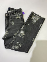 Load image into Gallery viewer, Paige floral jeans 2
