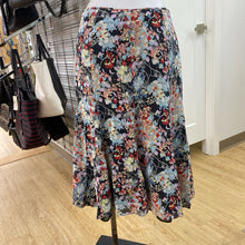 Load image into Gallery viewer, Jones New York lined floral silk skirt 6p
