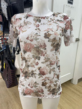 Load image into Gallery viewer, Cest Moi floral mesh top M
