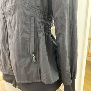 Lululemon light jacket 6