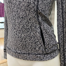 Load image into Gallery viewer, Lululemon long sleeve stretchy top 2
