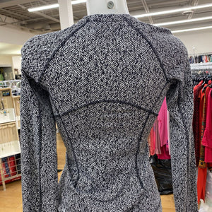 Lululemon long sleeve stretchy top 2