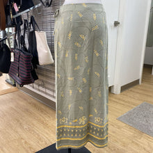 Load image into Gallery viewer, Tommy Bahama maxi vintage silk skirt 8
