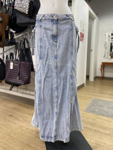 Load image into Gallery viewer, Stella Nova denim skirt 8/M
