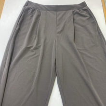 Load image into Gallery viewer, Uniqlo pull on flowy pants NWT M
