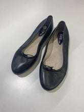 Load image into Gallery viewer, Bloch leather flats 7
