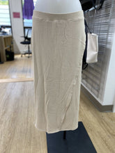 Load image into Gallery viewer, Anthropologie ribbed skirt 1X
