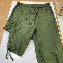 Load image into Gallery viewer, Aerie cargo pants XL
