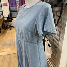 Load image into Gallery viewer, Banana Republic chambray dress 4
