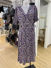 Load image into Gallery viewer, Pieces floral dress M
