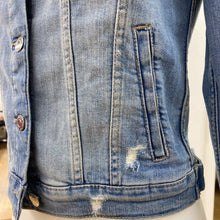 Load image into Gallery viewer, Dynamite denim jacket XS
