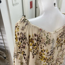 Load image into Gallery viewer, Wilfred pleated floral top S
