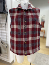 Load image into Gallery viewer, Woolrich vintage reversible vest L
