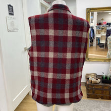 Load image into Gallery viewer, Woolrich vintage reversible vest L
