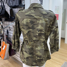 Load image into Gallery viewer, Banana Republic Camo jacket Sp
