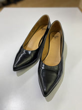 Load image into Gallery viewer, John Fluevog kitten heel shoes 7.5
