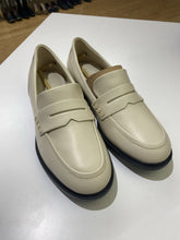 Load image into Gallery viewer, Ecco Dress Classic 15 loafers NWT 39
