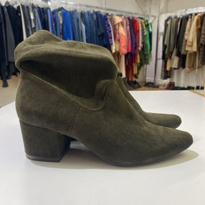 Steve Madden pull on suede boots 6