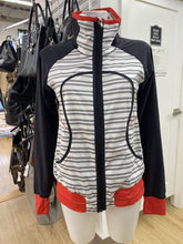 Load image into Gallery viewer, Lululemon light jacket 8
