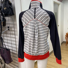 Load image into Gallery viewer, Lululemon light jacket 8
