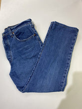 Load image into Gallery viewer, Levis 501 jeans 30
