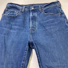 Load image into Gallery viewer, Levis 501 jeans 30
