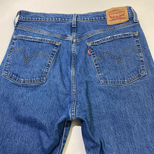 Load image into Gallery viewer, Levis 501 jeans 30
