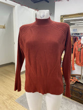 Load image into Gallery viewer, Laura ribbed sweater L
