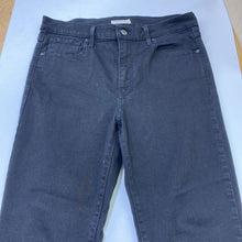 Load image into Gallery viewer, Levis 724 High Rise Straight jeans 32
