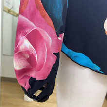 Load image into Gallery viewer, Babaton floral top M
