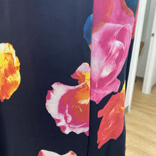 Load image into Gallery viewer, Babaton floral top M
