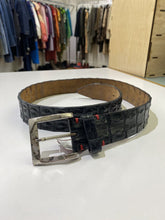 Load image into Gallery viewer, Braun coccodrillo leather vintage belt M/L
