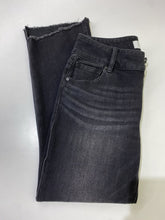 Load image into Gallery viewer, Cabi Hi-Low Crop jeans 4
