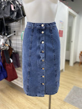 Load image into Gallery viewer, Second Yoga Jeans denim skirt NWT 25
