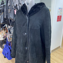 Load image into Gallery viewer, Wolff vintage Shearling coat M/L
