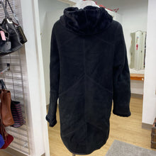 Load image into Gallery viewer, Wolff vintage Shearling coat M/L
