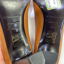 Load image into Gallery viewer, Burberry vintage pumps 36.5 (as is)
