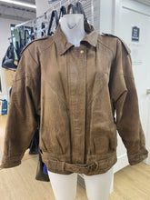 Load image into Gallery viewer, Vintage leather jacket M
