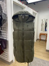 Load image into Gallery viewer, Zara quilted puffer vest XS
