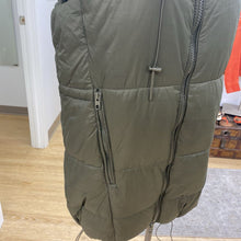 Load image into Gallery viewer, Zara quilted puffer vest XS
