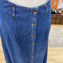 Load image into Gallery viewer, Tristan &amp; Iseut vintage denim skirt 9
