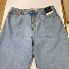 Load image into Gallery viewer, Abercrombie The 80&#39;s Mom High Rise jeans NWT 33(16)
