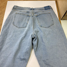 Load image into Gallery viewer, Abercrombie The 80&#39;s Mom High Rise jeans NWT 33(16)
