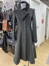 Load image into Gallery viewer, Vaute Couture Made in NYC winter coat S
