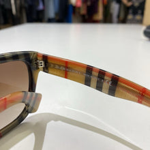 Load image into Gallery viewer, Burberry sunglasses
