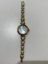 Load image into Gallery viewer, Bulova mother of pearl face watch
