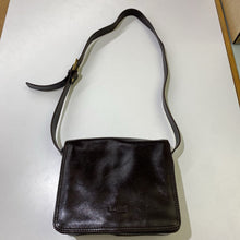 Load image into Gallery viewer, La Diva vintage leather handbag
